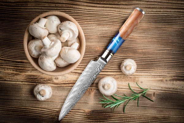 A boning knife in its most beautiful form. The cutting-knife is also suitable as a filleting knife.